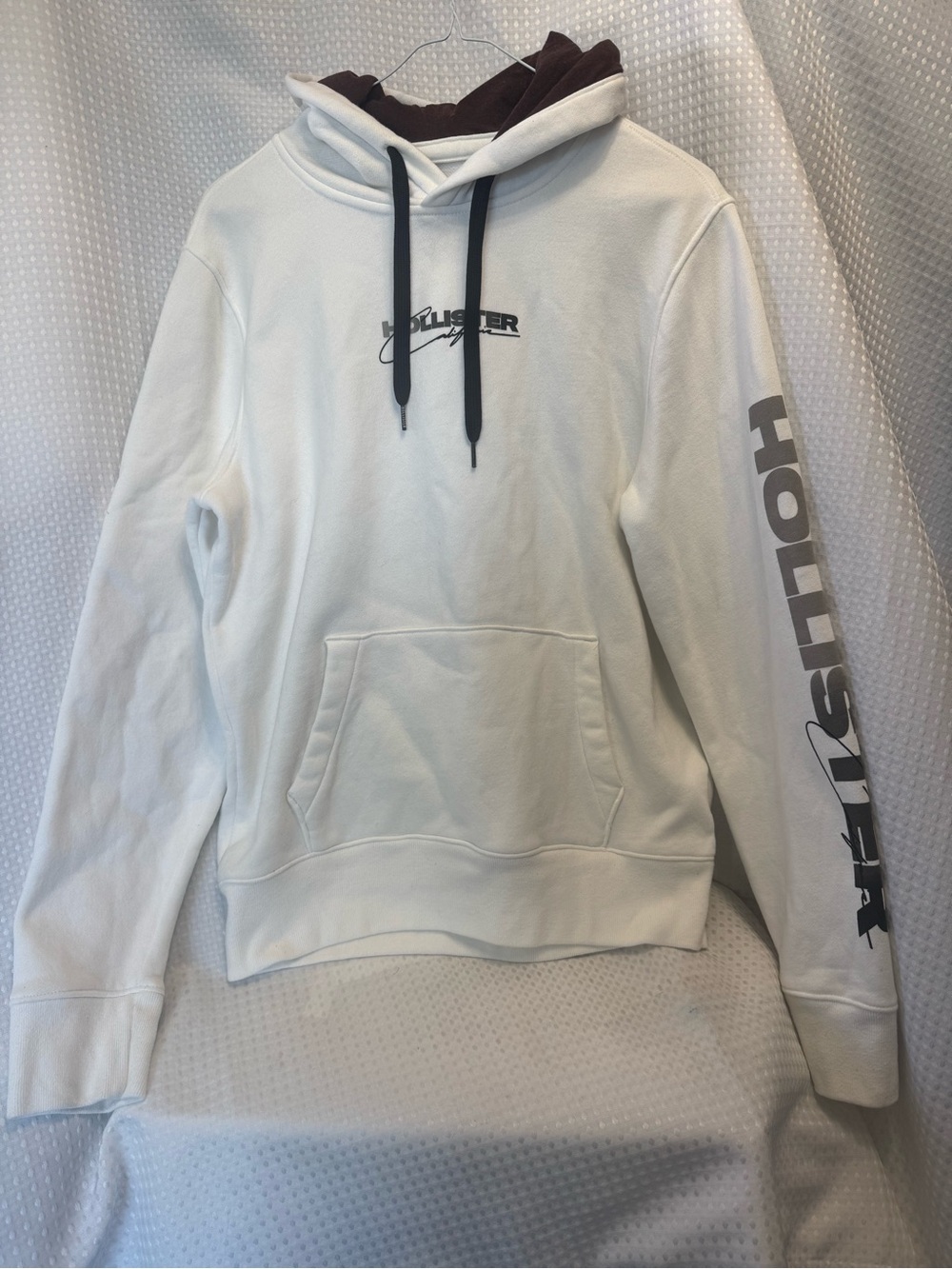 Hollister Men's White Crewneck Hoodie with Dark Contrast Hood